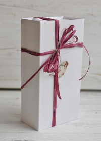 Коробка подарочная из белого картона с крышкой на магните Consta Garden фото