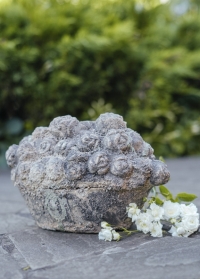 Декоративная садовая фигурка Корзина с цветами Aged Ceramic AC147 Esschert Design фото