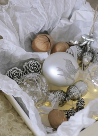 Новогодний елочный шар белый с серебряной птичкой Cadelia White Silver Lene Bjerre фото