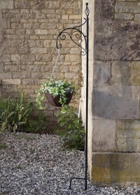 Декоративный садовый держатель для кашпо с цветами Scroll by Smart Garden фото