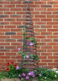 Садовый обелиск - опора для вьющихся растений Faux Rattan Obelisk Chestnut Smart Garden картинка