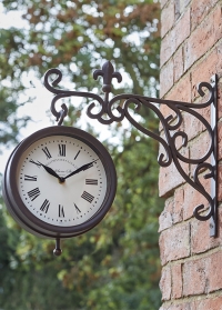 Часы на кронштейне двусторонние Marylebone Station от Smart Garden (Великобритания) на сайте Consta Garden
