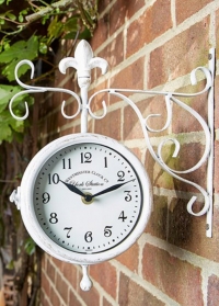Часы на кронштейне станционные двусторонние для фасада загородного дома York Station Cream Smart Garden