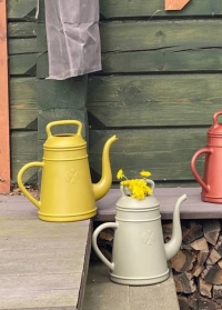 Голландская дизайнерская пластиковая лейка для полива цветов 12 литров Lungo Curry yellow Xala фото