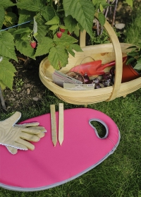 Коврик под колени для садовых работ Berry Kneelo от Burgon & Ball купить в интернет-магазине Consta Garden фото