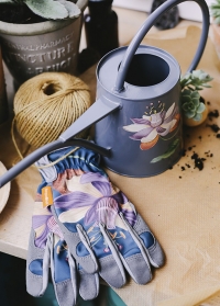 Подарок для садоводов и дачников - набор садовых инструментов и перчатки Passiflora Collection Burgon & Ball фото