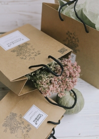Крафт пакет подарочный от Consta Garden фото - оригинальная упаковка для подарка флористу