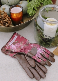 В подарок садоводу - женские теплые кожаные перчатки для ухода за растениями Classic Cherry GardenGirl от Consta Garden фото