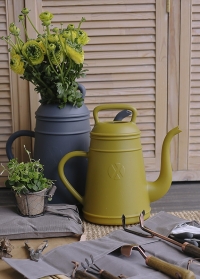 Садовая лейка-кофейник 8 литров для полива цветов Lungo Curry Yellow голландского бренда Xala фото