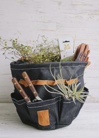 Стильная садовая сумка для инструментов и садового инвентаря в подарочном наборе от Consta Garden фото