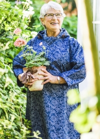 Подарок женщине для дачи и загородной жизни От дождя GardenGirl (Швеция) заказ на сайте Consta Garden фото