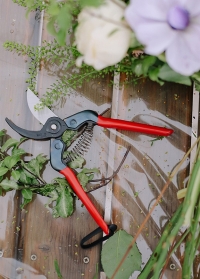 Подарочный набор садовых инструментов ли аксессуаров в подарок садоводу и флористу Садовые аксессуары фото