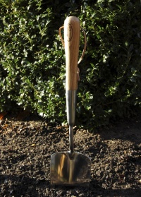 Совок садовый большой на длинной ручке GT14 от Esschert Design (Нидерланды) фото