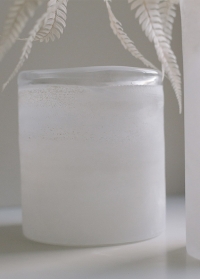 Стильная белая ваза для цветов цилиндр Jovita от Lene Bjerre (Дания) фото на сайте Consta Garden