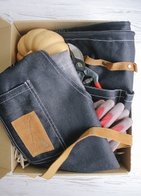 Подарок для дачи и сада Denim - фартук и  сумка для инструментов Esschert Design, японский садовый секатор Chikamasa фото