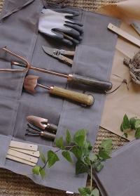 Чехол с карманами для хранения садовых инструментов Waxed GT210 Esschert Design фото