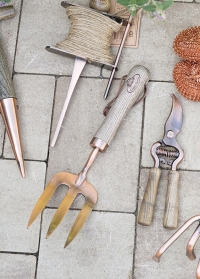 Садовый ручной инструмент с медным покрытием Copper для сада и огорода от Esschert Design на сайте Consta Garden
