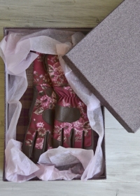 Подарочная коробка с принтом Ткань Consta Garden подходит для подарков в дом и сад фото