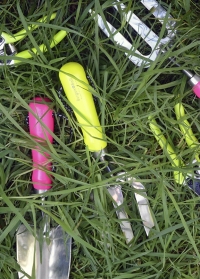 Садовые инструменты с неоновыми рукоятками Florabrite Pink от Burgon & Ball на сайте Consta Garden